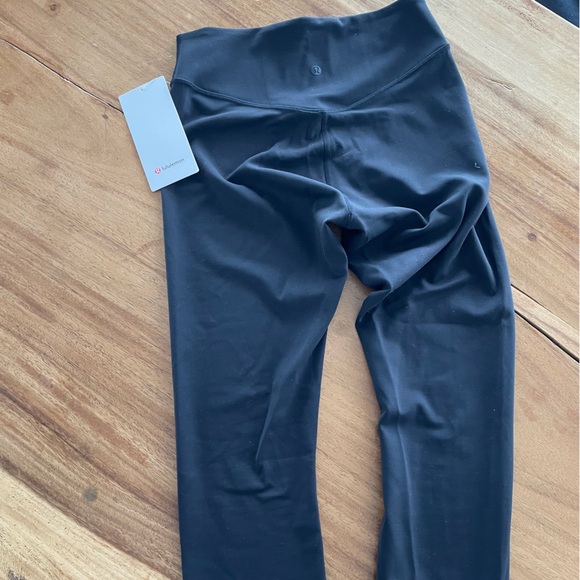 BNWT Lululemon wunder under - Picture 2 of 3